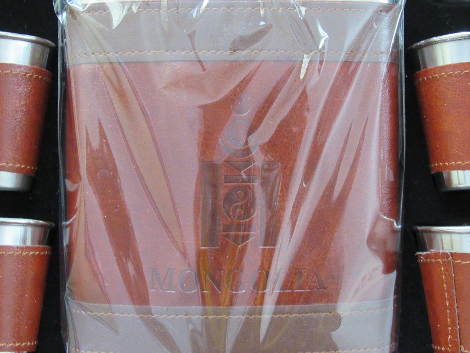 Сет от 4 метални шота и метална фласка от Монголия