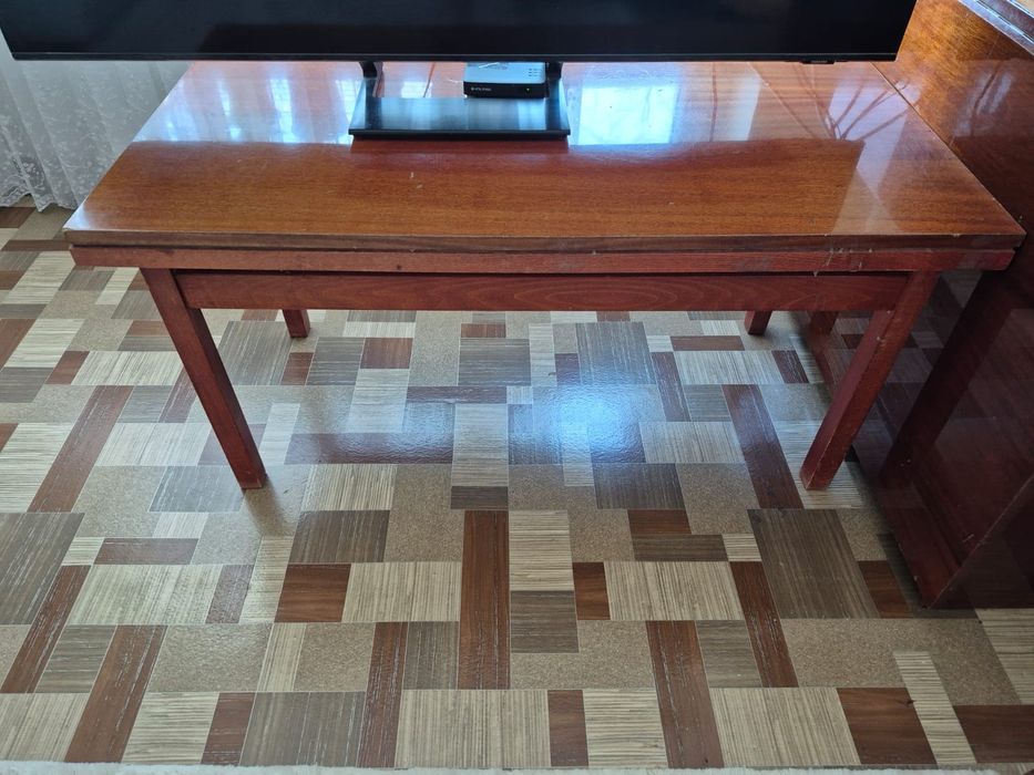 Продаётся стол журнальный