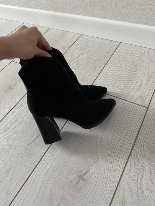 Новые замшевые ботильоны 36 размер