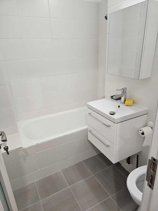 PROPRIETAR –  inchiriez Garsonieră 36 mp, decomandată, bloc mixt, lângă Mega Mall, et. 2/4