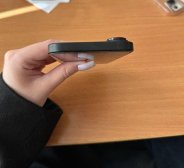 iPhone 16.   128gb