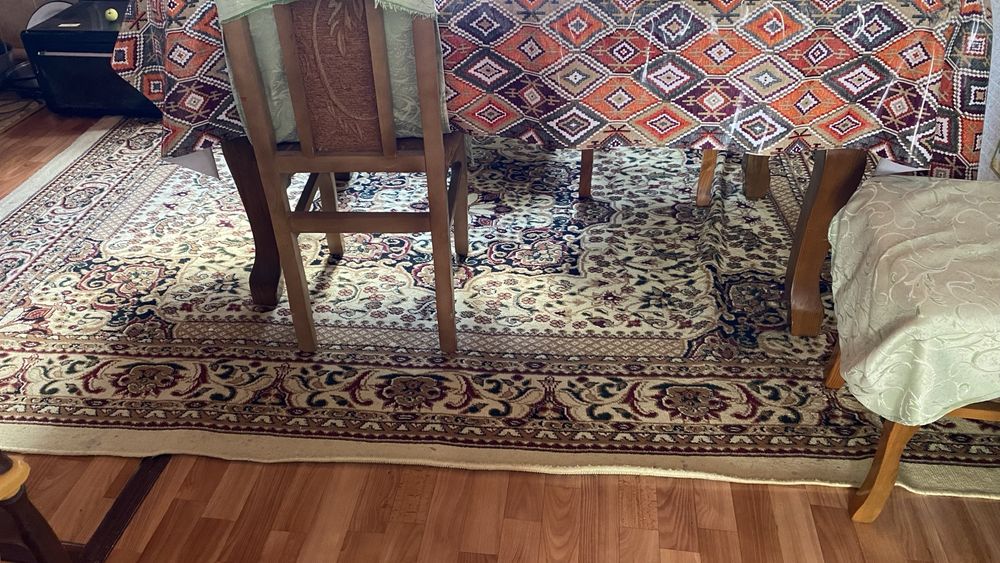 Продам ковер размером 2×3 м