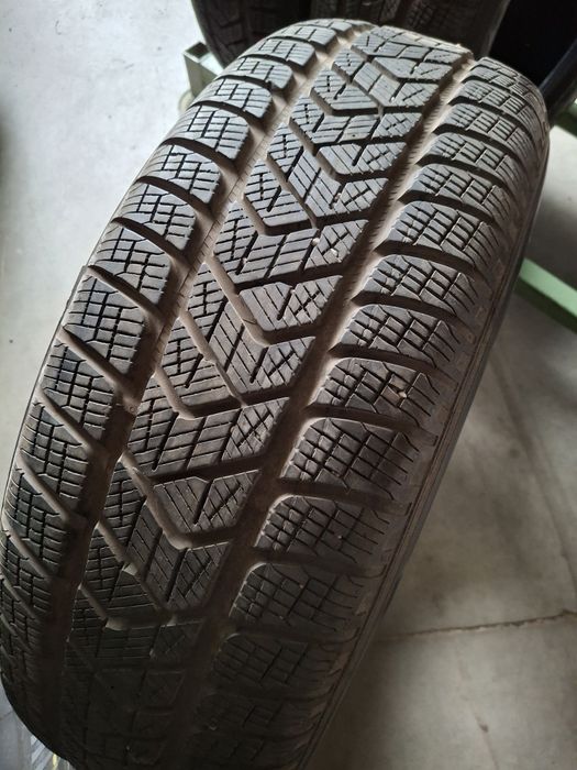 4 Anvelope de iarnă 215 65 r17 Pirelli