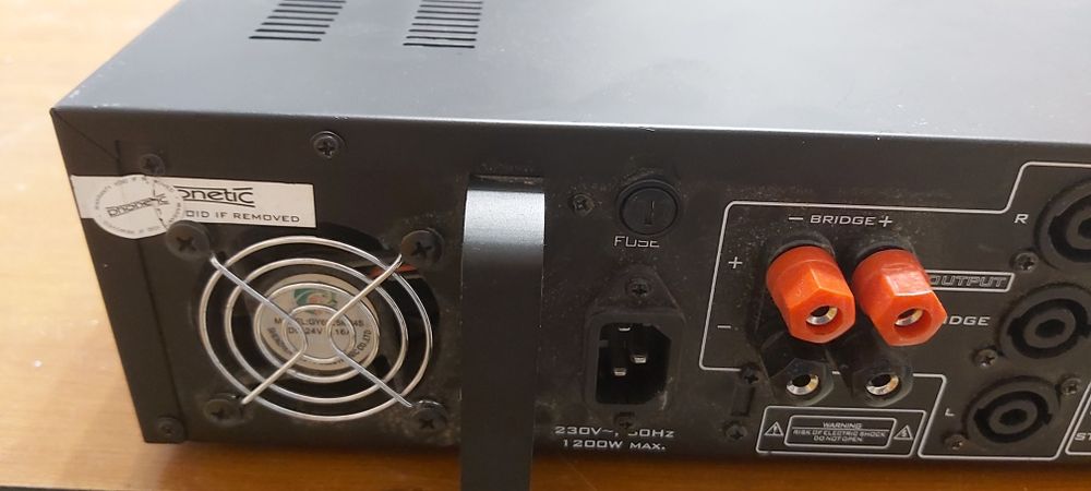 Vând amplificator de putere Phonetic ppa2000