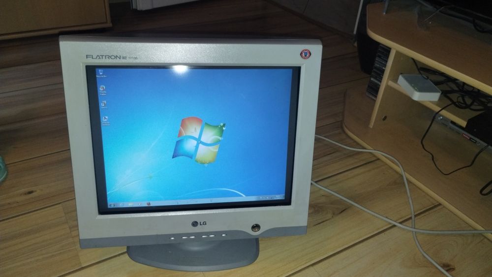 Монитор.   LG в много добро техническо състояние