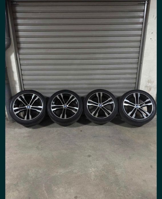Продавам незаварени джанти и гуми от BMW X5, гуми в добро сьстояние.