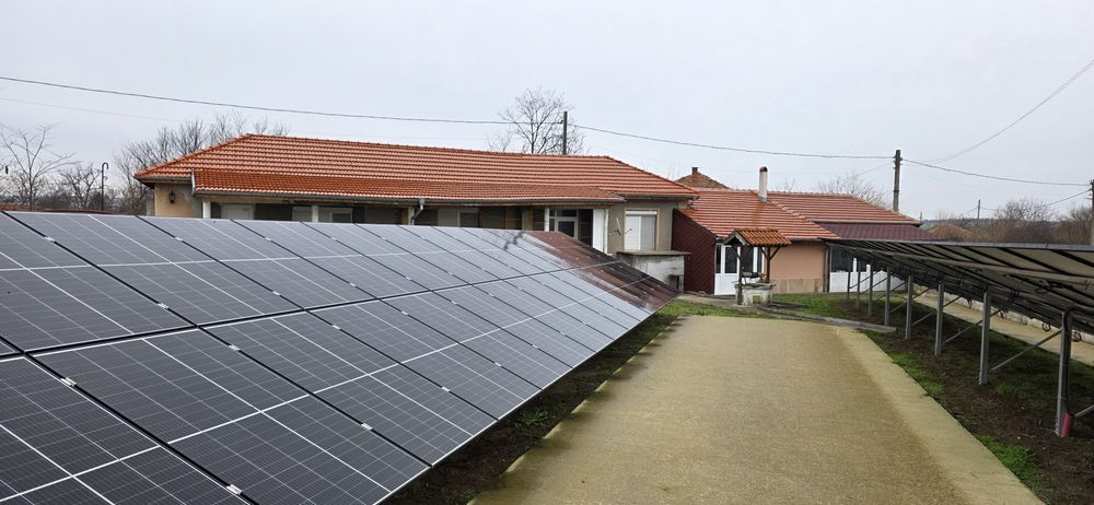 Къща с дворно място