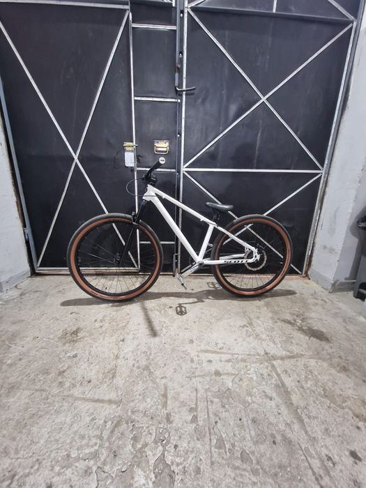 Vand bicicleta dirt jumper