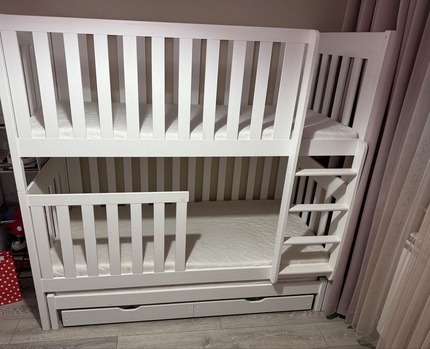 Продавам двуетажно легло с допълнително трето легло