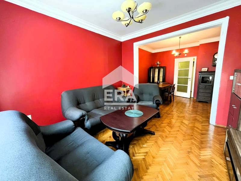 Продава се Четиристаен апартамент в София, Център - 100 кв.м за 3820 €/кв.м - Снимка #1