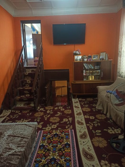 Чиноздан уй сотлади