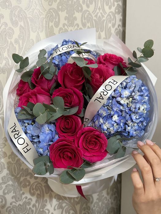 Цветы ,букет розы и гортентизия