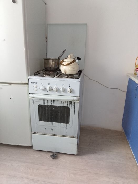 Продам газ плиту