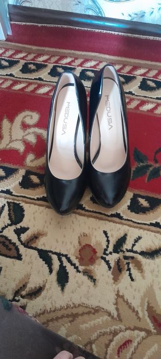 Tufli 40razmer sotiladi