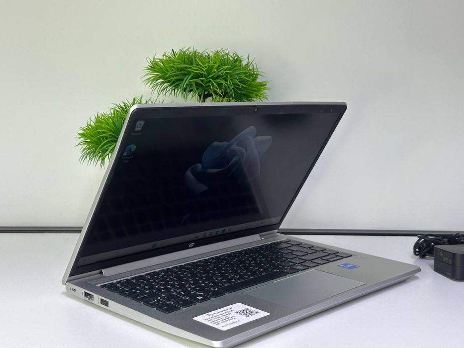 HP Probook core i5-1235U