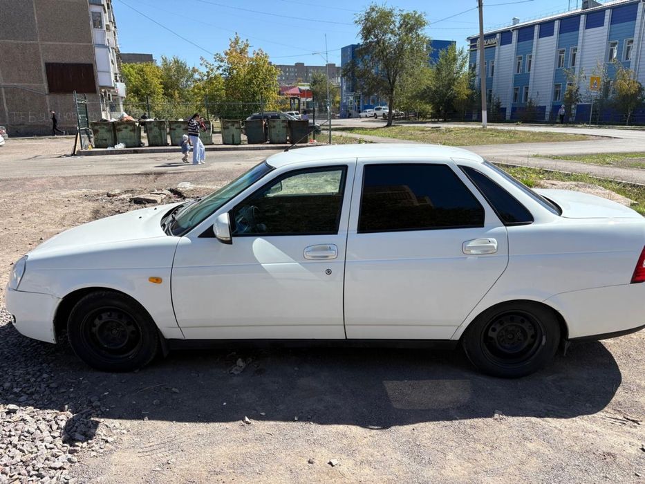Продам машину Приора