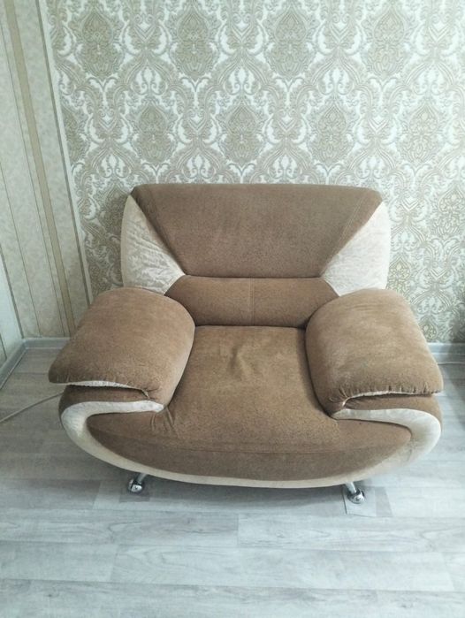 Продаю диван.