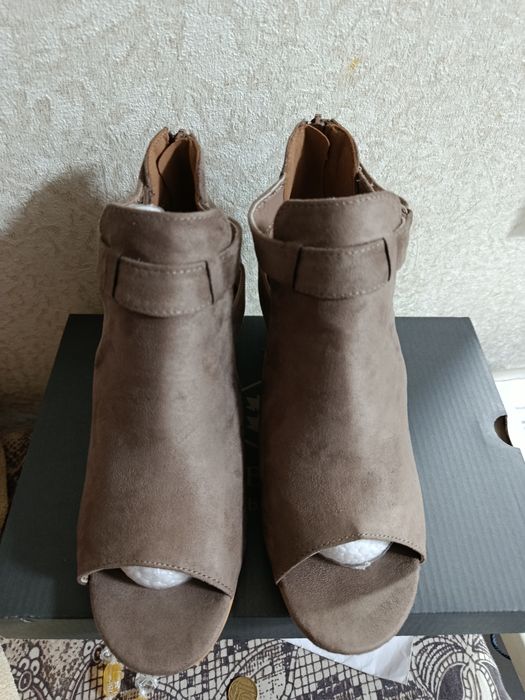 Босоножки, сандали женские