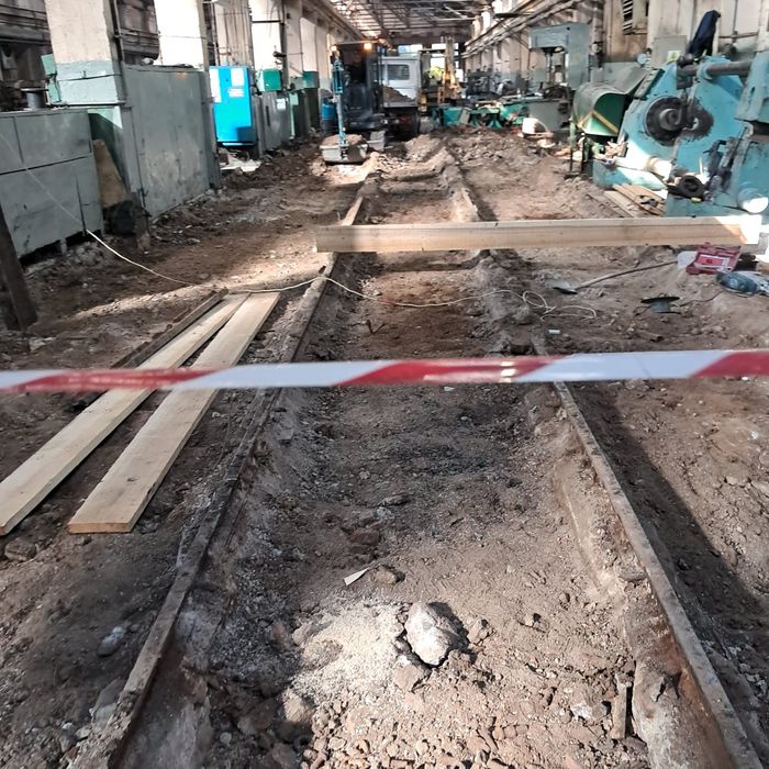 Închiriez Miniexcavator cu operator (București / Ilfov)