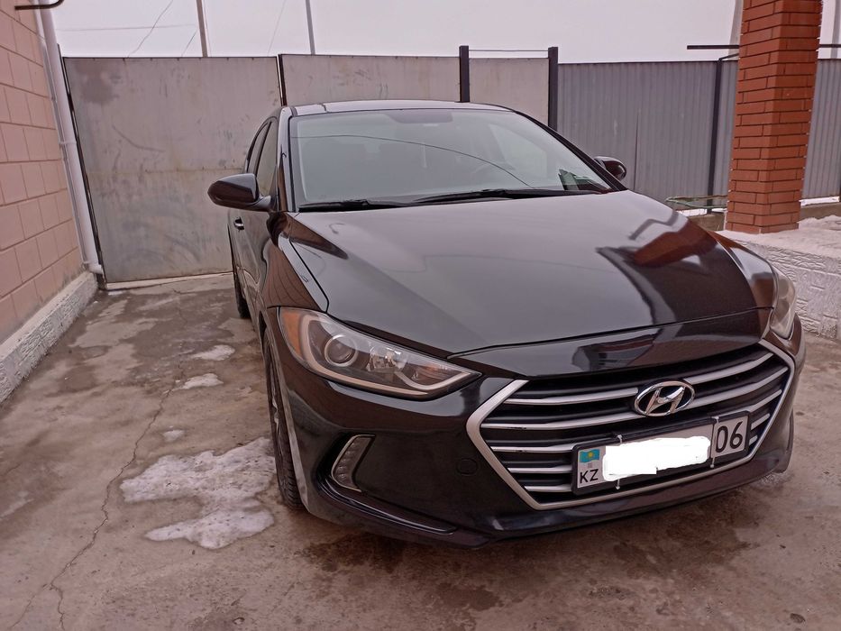 Hyundai Elantra 2017 г.