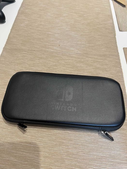 Nintendo Switch + Pro Controller и още два + 6 игри
