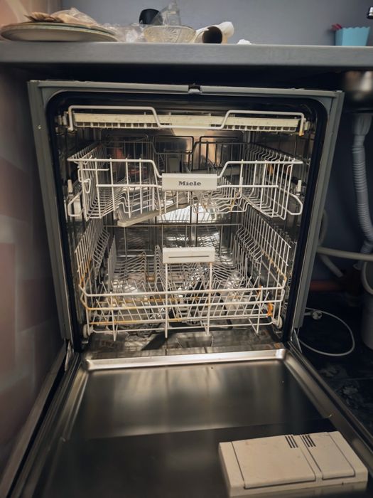 MIELE G6730 миялна за полувграждане AutoOpen