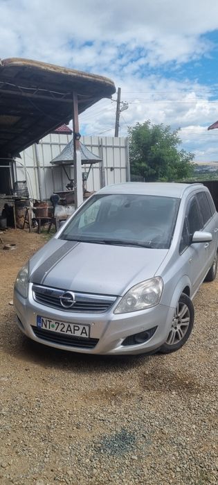 vand opel zafira mai multe detalii in privat.