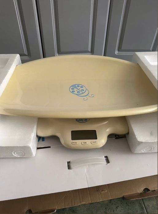 Бебешки кантар много малко ползван, работи перфектно