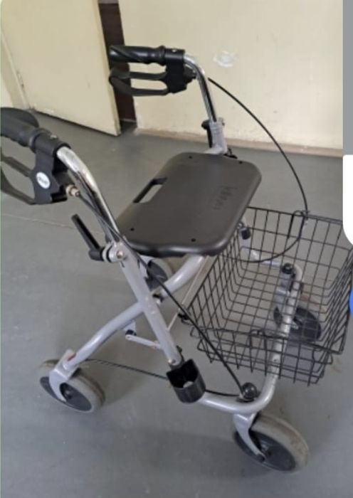 Cadru ajutator rolator