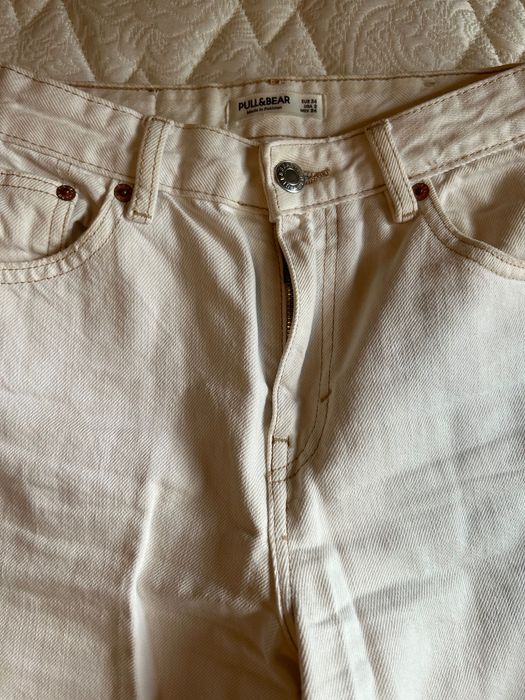 Джины белые (фирма Pull and bear)
