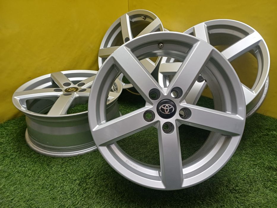 Диски R17 5x114.3 на Toyota и другие.