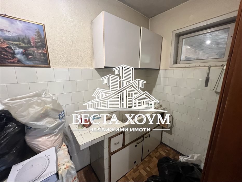 Двуетажна къща в гр. Крън