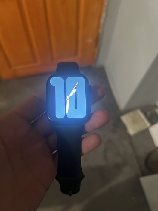 watch 10 часовник