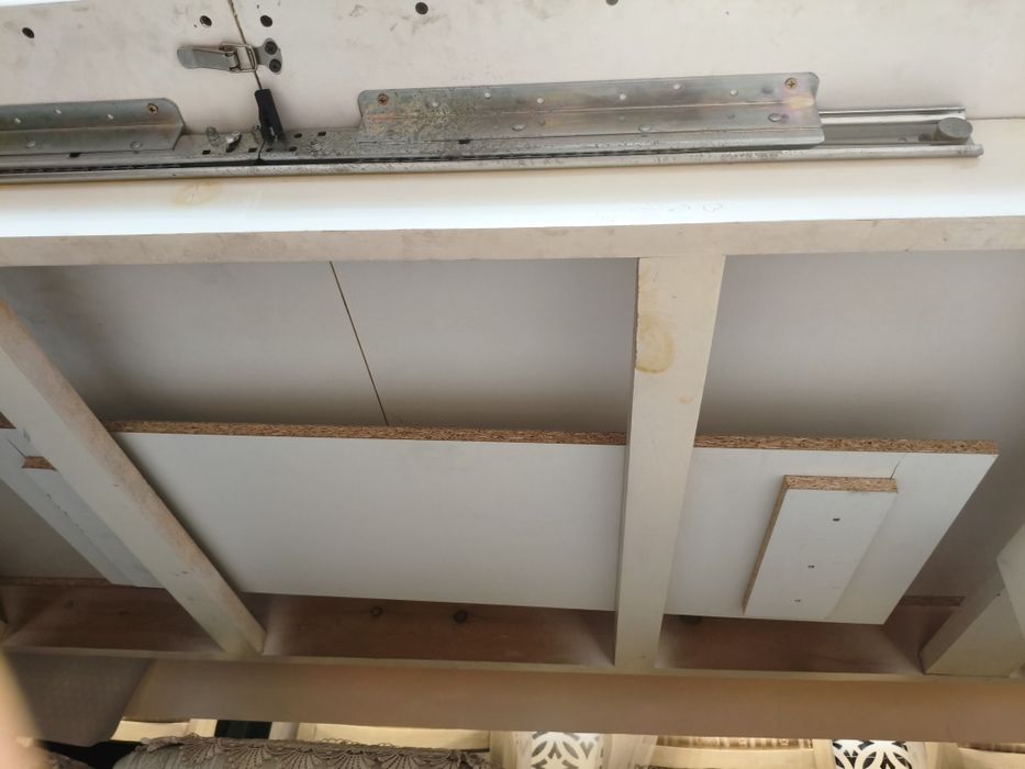 Продаётся деревянный стол раздвижной