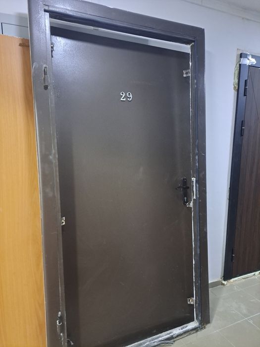 Продам дверь б/у