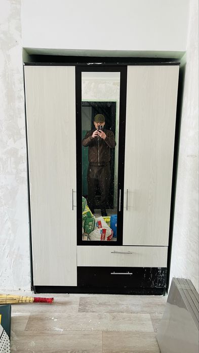 Шифоньер жақсы ұзындығы 2 м, ені 130 см