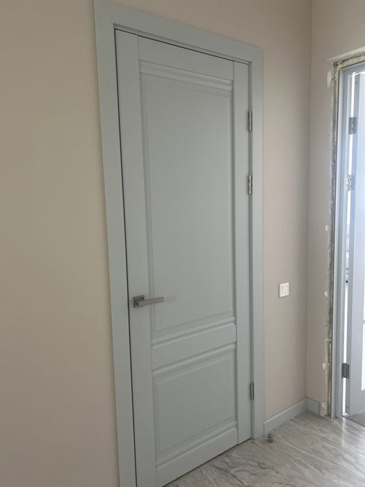 Продам двери и плинтусы