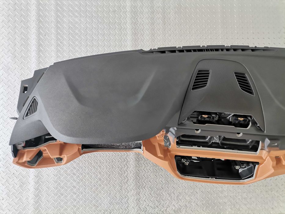 Ново Табло BMW 5 G30 G31 G38 Lci без HUD Cognac гума
