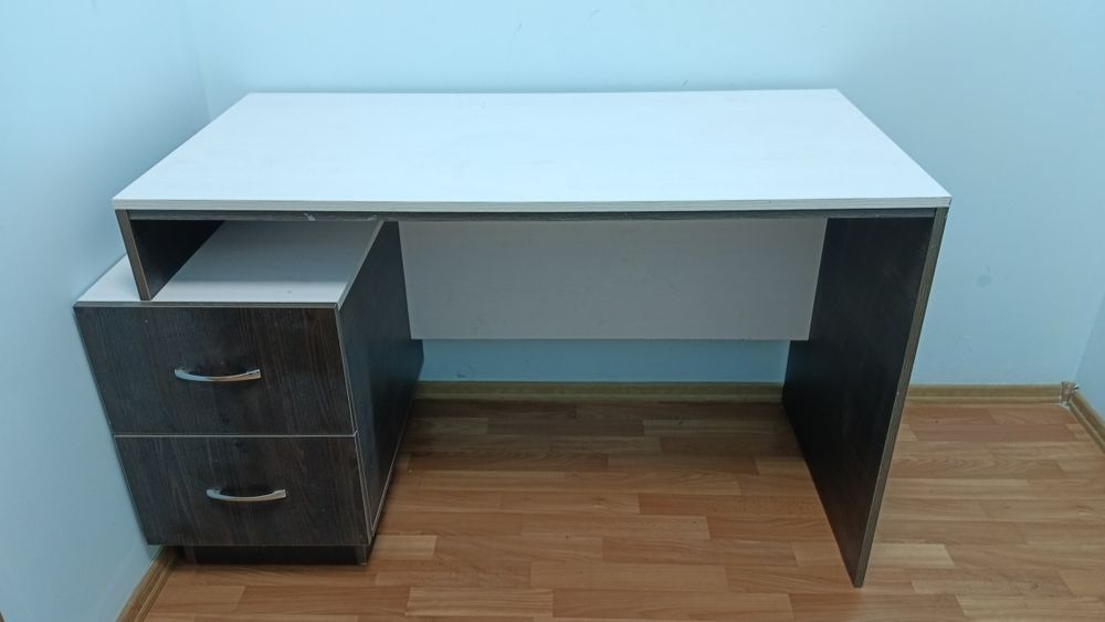 Продам стол письменный