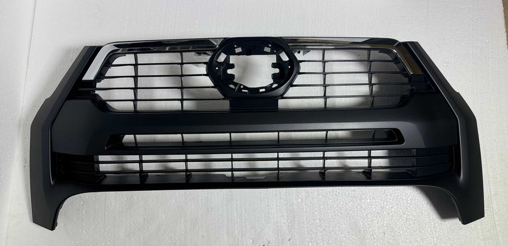 Решетки радиатора Toyota Hilux