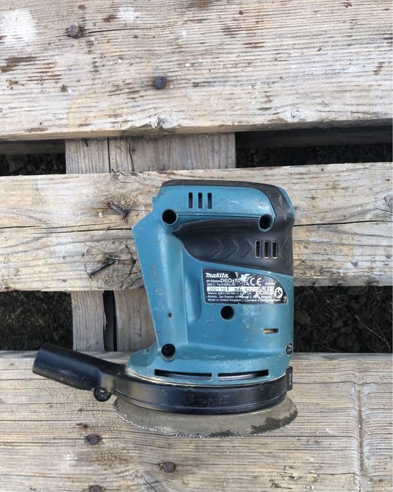 Slefuitor orbital Makita DBO180