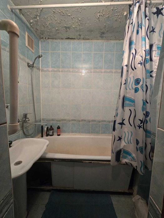 продам 2 комн Зайсан 1995 кирпич