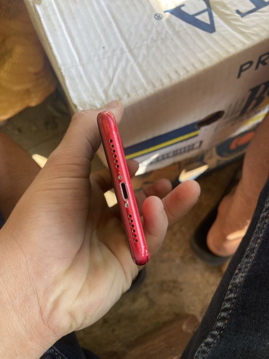 Vand iphene 11 rosu perfenct pentru tine
