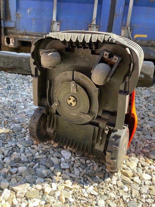 Robot tuns iarba Yard Force Force Compact 300RBS