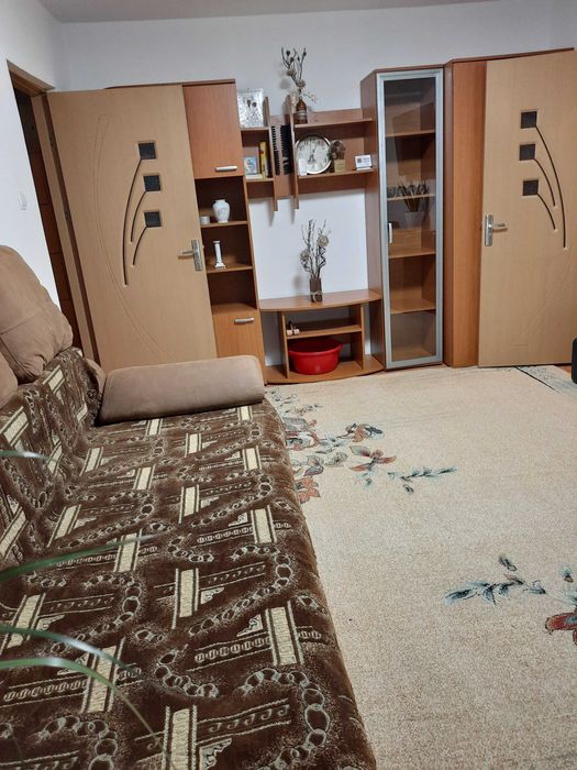 Inchiriez apartament