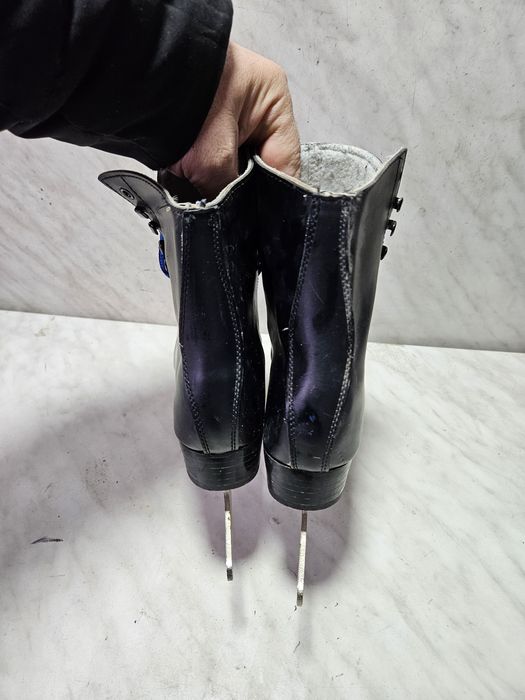 Patine 1079 gheata patinaj artistic  piele marime 38   (  25 cm)