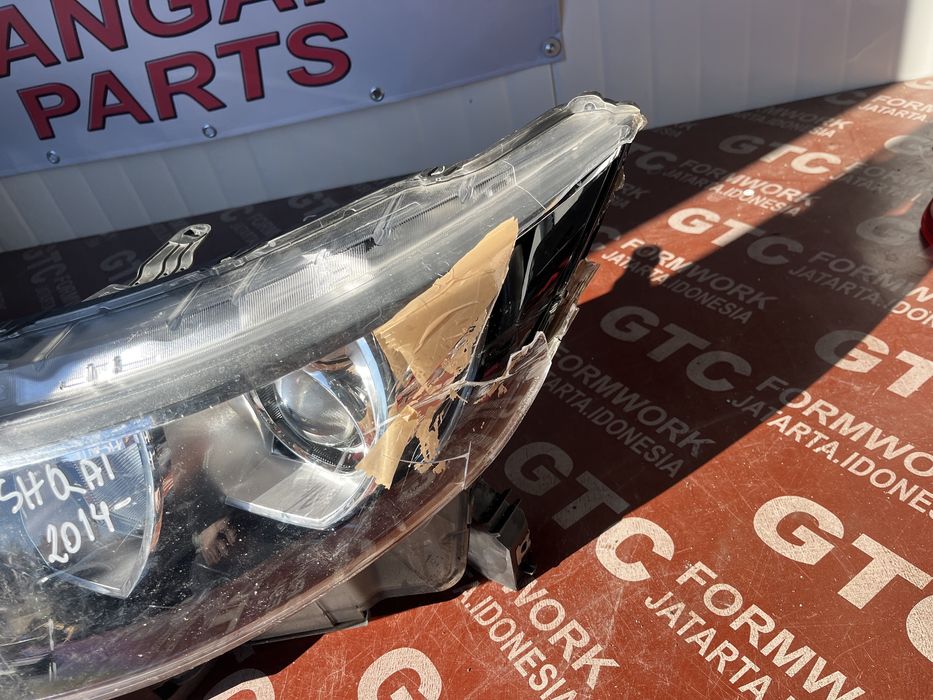 Фар Nissan Qashqai 2014-