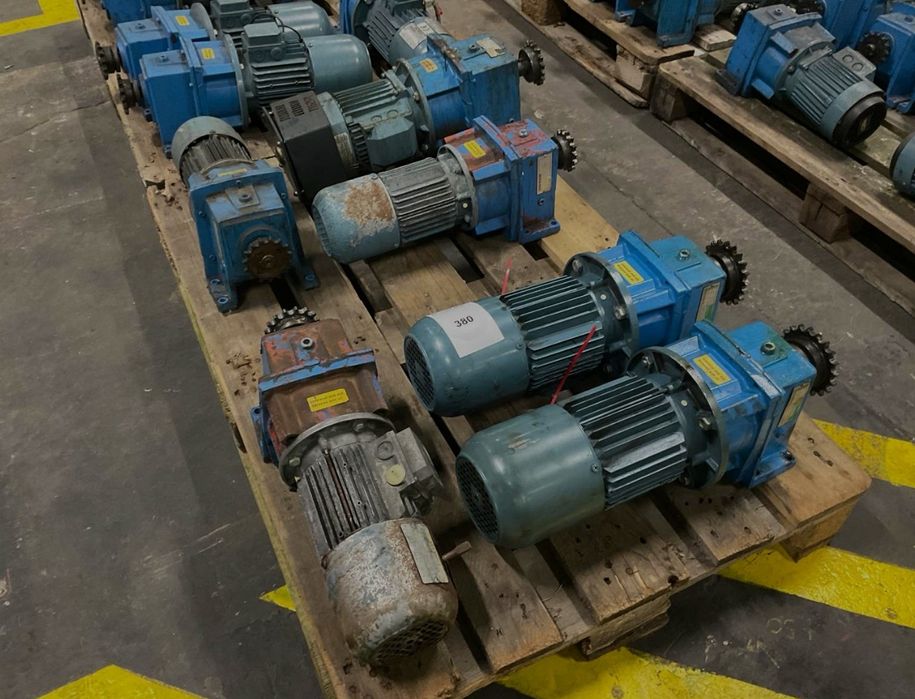 Motor electric trifazat cu reductor, 0.37kW, 114rpm, 380V