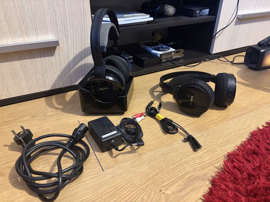 Pachet 2 Perechi Căști Wireless TV Sony (MDR-RF855RK + MDR-RF811RK) cu Stații de Încărcare
