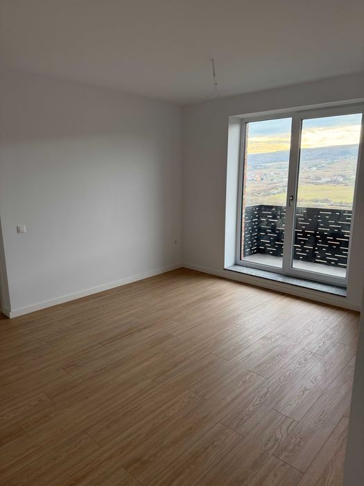 Apartament de vanzare, 3 camere, boxa inclusa, parcare